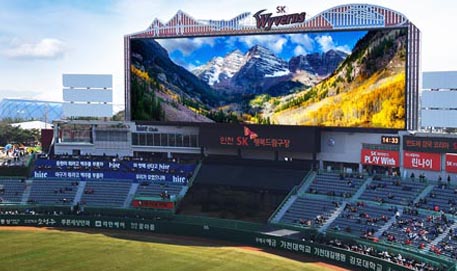 The World’s Largest LED Baseball Scoreboard